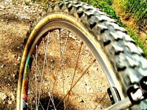 Une sortie VTT pour un enterrement de vie de garçon sportif.