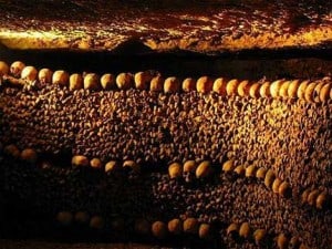 Enterrement vie de célibataire spécial : visite des catacombes
